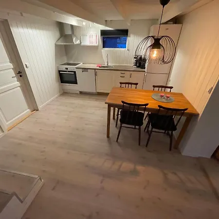 Lofoten_beach_eggum_cabin *